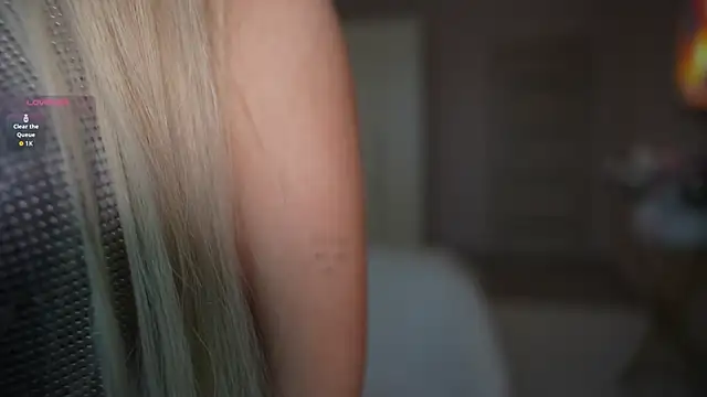 Snapshot of CatchMe1 chatting on November 1, 2025, 5:42 am CatchMe1 online show from November 1, 2025, 5:42 am