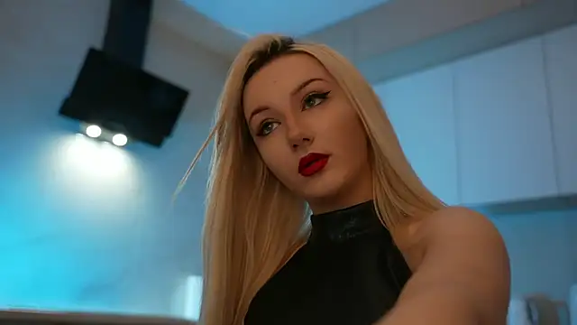 Snapshot of CatchMe1 chatting on December 15, 2025, 7:18 pm CatchMe1 online show from December 15, 2025, 7:18 pm