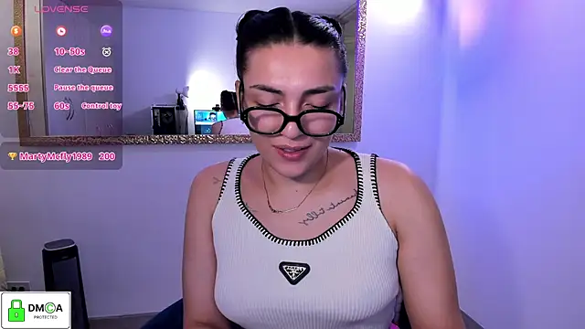 Snapshot of EricaVanderhill chatting on May 22, 2026, 3:02 am EricaVanderhill online show from May 22, 2026, 3:02 am