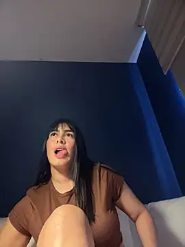 Roxxannne online show from April 3, 2026, 10:41 pm