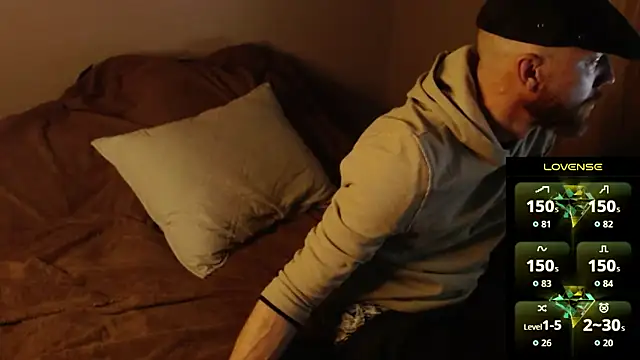 Snapshot of MaxRouger chatting on February 16, 2026, 11:17 am MaxRouger online show from February 16, 2026, 11:17 am