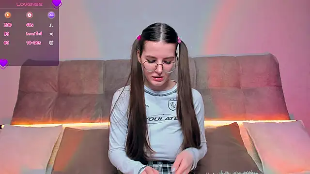 Snapshot of AriellaTesk chatting on December 6, 2024, 7:43 am AriellaTesk online show from December 6, 2024, 7:43 am