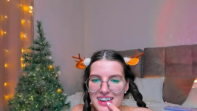 Snapshot of AriellaTesk chatting on January 1, 2025, 5:22 pm AriellaTesk online show from January 1, 2025, 5:22 pm