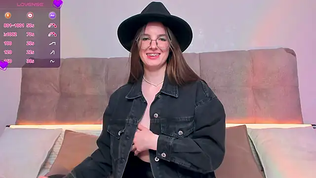 Snapshot of AriellaTesk chatting on March 13, 2025, 5:11 am AriellaTesk online show from March 13, 2025, 5:11 am