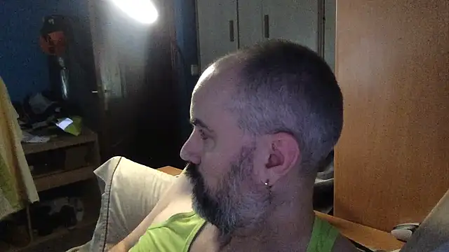 pollito1985 2 online show from February 11, 2026, 9:36 am