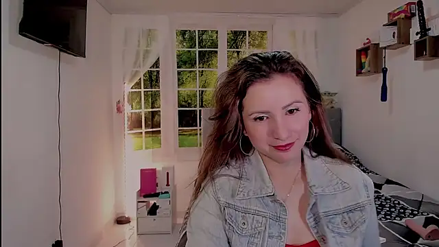 vanessabrown  online show from May 17, 2026, 2:46 pm