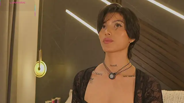 evamoretti online show from April 15, 2026, 11:38 pm