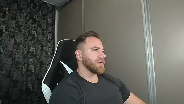 Snapshot of Thori92 chatting on December 21, 2024, 8:00 pm Thori92 online show from December 21, 2024, 8:00 pm