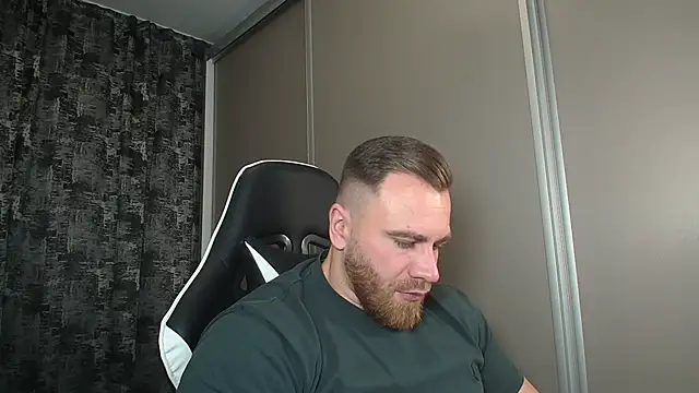 Snapshot of Thori92 chatting on December 27, 2024, 6:42 pm Thori92 online show from December 27, 2024, 6:42 pm