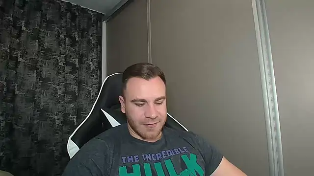 Snapshot of Thori92 chatting on January 1, 2025, 6:27 pm Thori92 online show from January 1, 2025, 6:27 pm