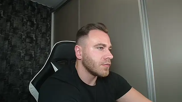 Snapshot of Thori92 chatting on January 10, 2025, 8:37 pm Thori92 online show from January 10, 2025, 8:37 pm