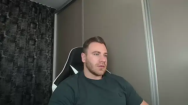 Snapshot of Thori92 chatting on January 19, 2025, 6:00 pm Thori92 online show from January 19, 2025, 6:00 pm