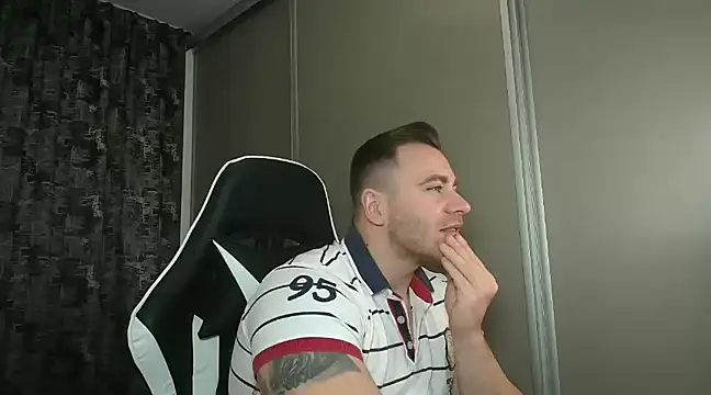 Snapshot of Thori92 chatting on January 26, 2025, 3:03 pm Thori92 online show from January 26, 2025, 3:03 pm