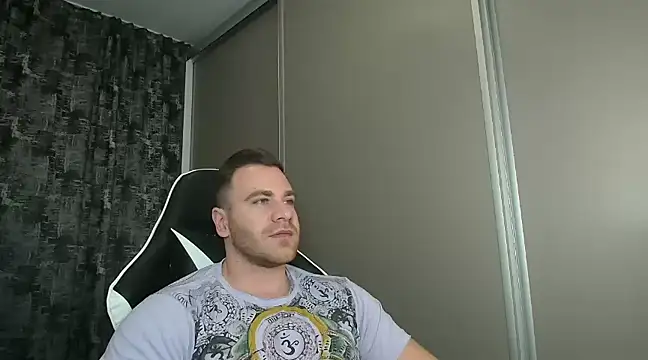 Snapshot of Thori92 chatting on January 27, 2025, 9:33 pm Thori92 online show from January 27, 2025, 9:33 pm