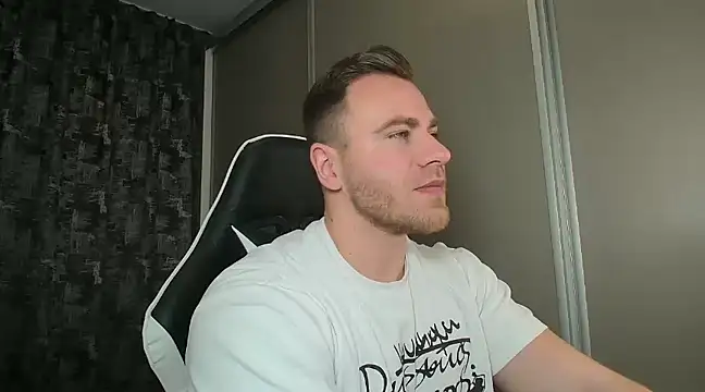 Snapshot of Thori92 chatting on January 30, 2025, 5:17 pm Thori92 online show from January 30, 2025, 5:17 pm