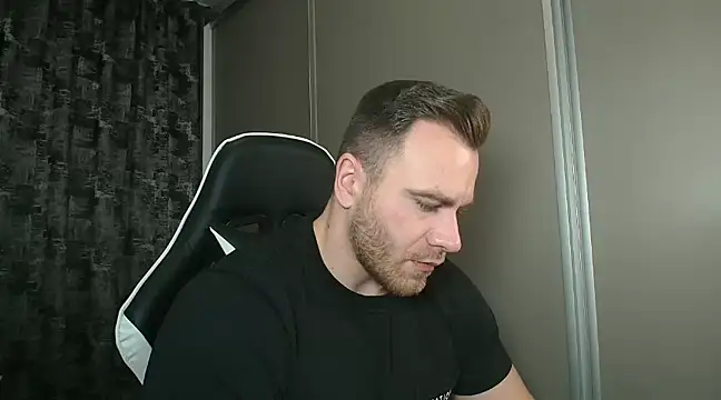 Snapshot of Thori92 chatting on February 2, 2025, 4:54 pm Thori92 online show from February 2, 2025, 4:54 pm