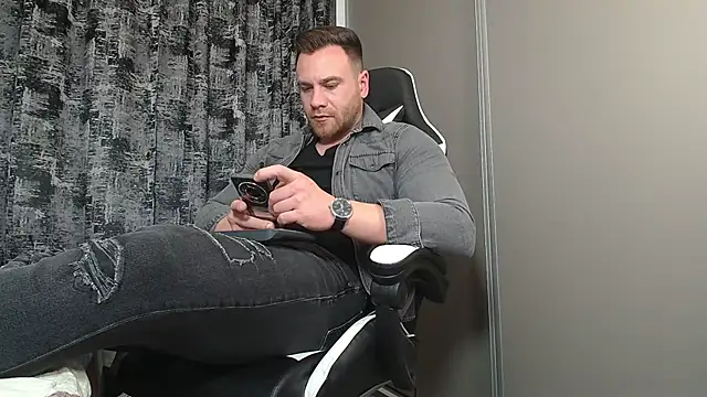 Snapshot of Thori92 chatting on February 14, 2025, 8:26 pm Thori92 online show from February 14, 2025, 8:26 pm