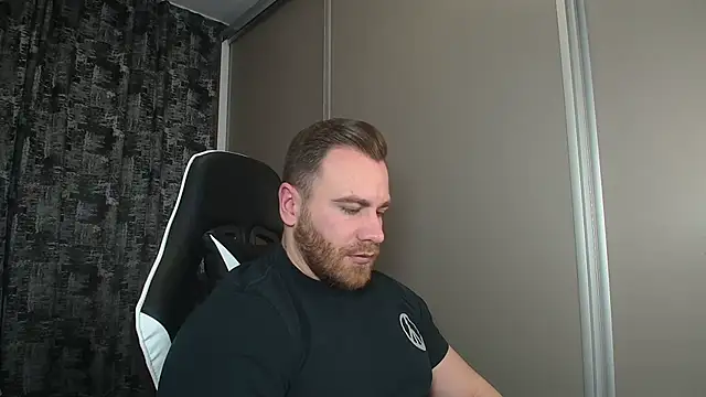 Snapshot of Thori92 chatting on February 23, 2025, 5:39 pm Thori92 online show from February 23, 2025, 5:39 pm