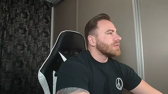 Snapshot of Thori92 chatting on February 23, 2025, 8:44 pm Thori92 online show from February 23, 2025, 8:44 pm