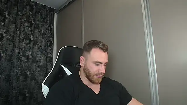 Snapshot of Thori92 chatting on February 28, 2025, 8:28 pm Thori92 online show from February 28, 2025, 8:28 pm