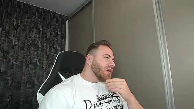 Snapshot of Thori92 chatting on March 2, 2025, 4:32 pm Thori92 online show from March 2, 2025, 4:32 pm