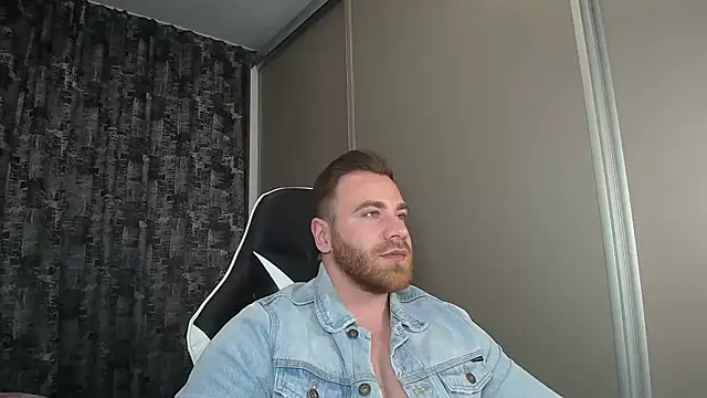 Snapshot of Thori92 chatting on March 5, 2025, 8:42 pm Thori92 online show from March 5, 2025, 8:42 pm