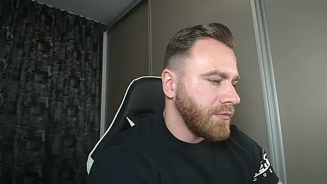 Snapshot of Thori92 chatting on March 21, 2025, 8:29 pm Thori92 online show from March 21, 2025, 8:29 pm