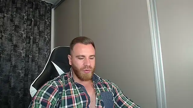 Snapshot of Thori92 chatting on September 14, 2025, 1:32 pm Thori92 online show from September 14, 2025, 1:32 pm