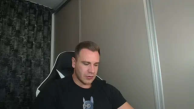 Snapshot of Thori92 chatting on September 21, 2025, 5:58 pm Thori92 online show from September 21, 2025, 5:58 pm