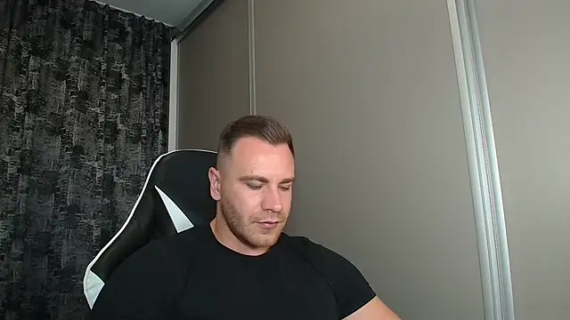 Snapshot of Thori92 chatting on September 26, 2025, 5:06 pm Thori92 online show from September 26, 2025, 5:06 pm