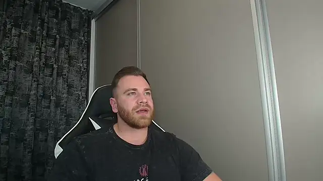 Snapshot of Thori92 chatting on October 25, 2025, 7:30 pm Thori92 online show from October 25, 2025, 7:30 pm