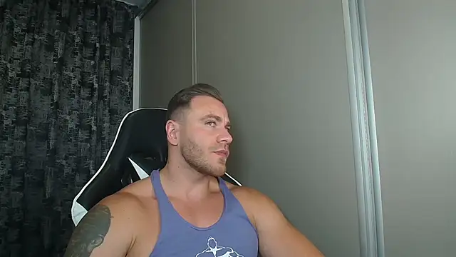 Snapshot of Thori92 chatting on July 7, 2026, 5:17 pm Thori92 online show from July 7, 2026, 5:17 pm