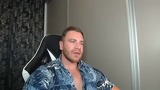 Snapshot of Thori92 chatting on July 12, 2026, 6:21 pm Thori92 online show from July 12, 2026, 6:21 pm