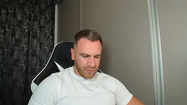 Snapshot of Thori92 chatting on July 16, 2026, 6:36 pm Thori92 online show from July 16, 2026, 6:36 pm