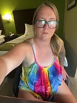 Lizzyloo online show from March 22, 2026, 10:24 pm