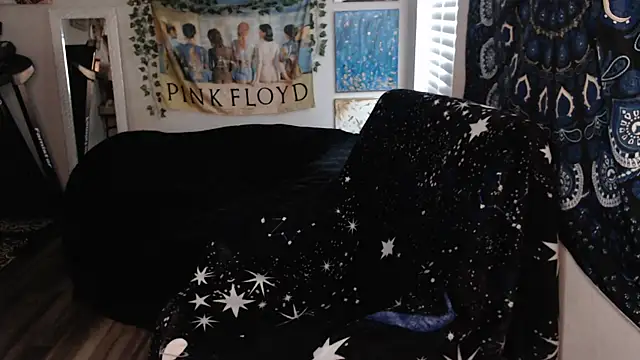 ElektraExotic online show from September 24, 2025, 7:06 pm