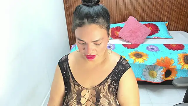 Snapshot of Cloe_35 chatting on May 18, 2026, 8:36 pm Cloe 35 online show from May 18, 2026, 8:36 pm