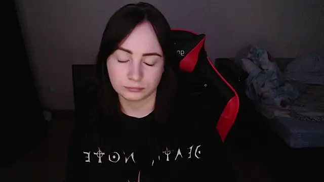 Laralianna online show from December 18, 2025, 10:49 pm