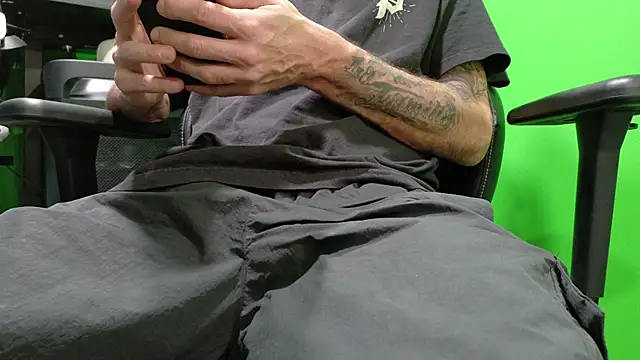 Snapshot of kuruptxxx_live chatting on February 17, 2026, 8:04 pm kuruptxxx live online show from February 17, 2026, 8:04 pm