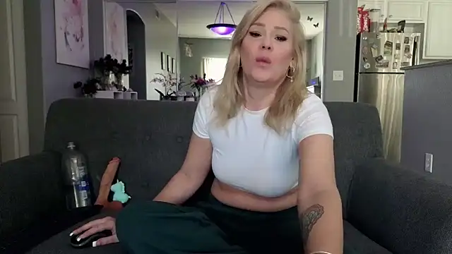 Snapshot of Lexi_Shocker chatting on November 3, 2025, 6:31 pm Lexi Shocker online show from November 3, 2025, 6:31 pm