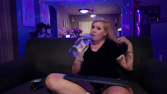 Snapshot of Lexi_Shocker chatting on November 6, 2025, 4:02 am Lexi Shocker online show from November 6, 2025, 4:02 am