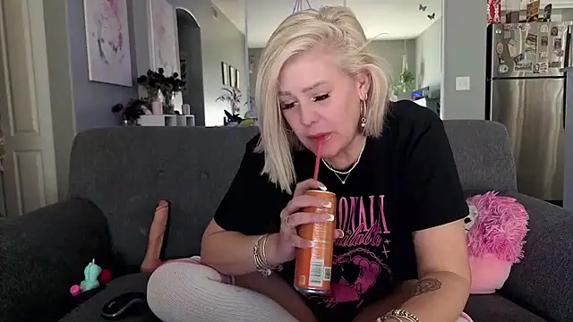 Snapshot of Lexi_Shocker chatting on January 8, 2026, 8:00 pm Lexi Shocker online show from January 8, 2026, 8:00 pm