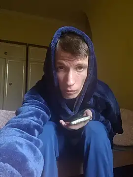 Snapshot of LuxxFin chatting on November 5, 2025, 2:06 pm LuxxFin online show from November 5, 2025, 2:06 pm