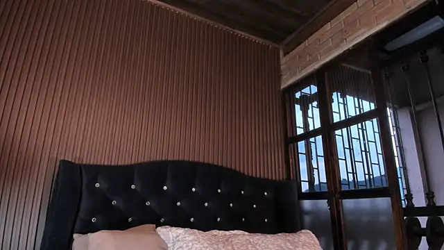 JuliaDawson  online show from March 26, 2026, 11:10 pm