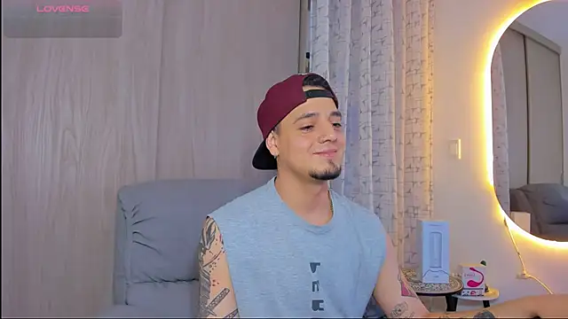 alejandro calderon1 online show from November 25, 2025, 4:23 am