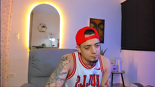 alejandro calderon1 online show from February 21, 2026, 4:02 am