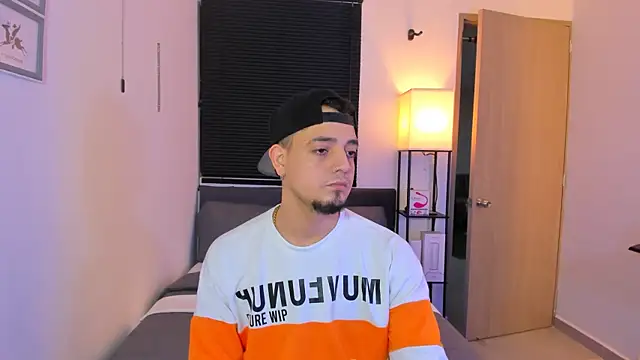 alejandro calderon1 online show from April 16, 2026, 5:19 am