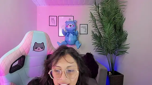 Snapshot of Kyomi_chang chatting on March 14, 2025, 1:02 pm Kyomi chang online show from March 14, 2025, 1:02 pm