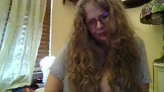 Snapshot of DestineeLoverGirl chatting on March 27, 2026, 2:06 pm DestineeLoverGirl online show from March 27, 2026, 2:06 pm