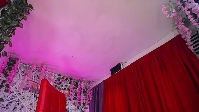 hornytsblonde online show from June 3, 2026, 2:33 pm